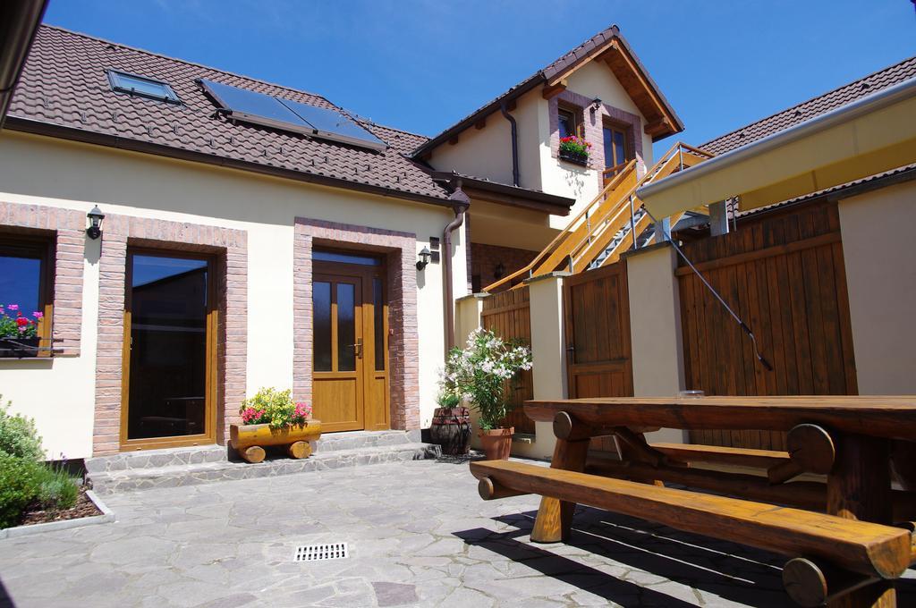 Apartment Ubytovani A Slunicko