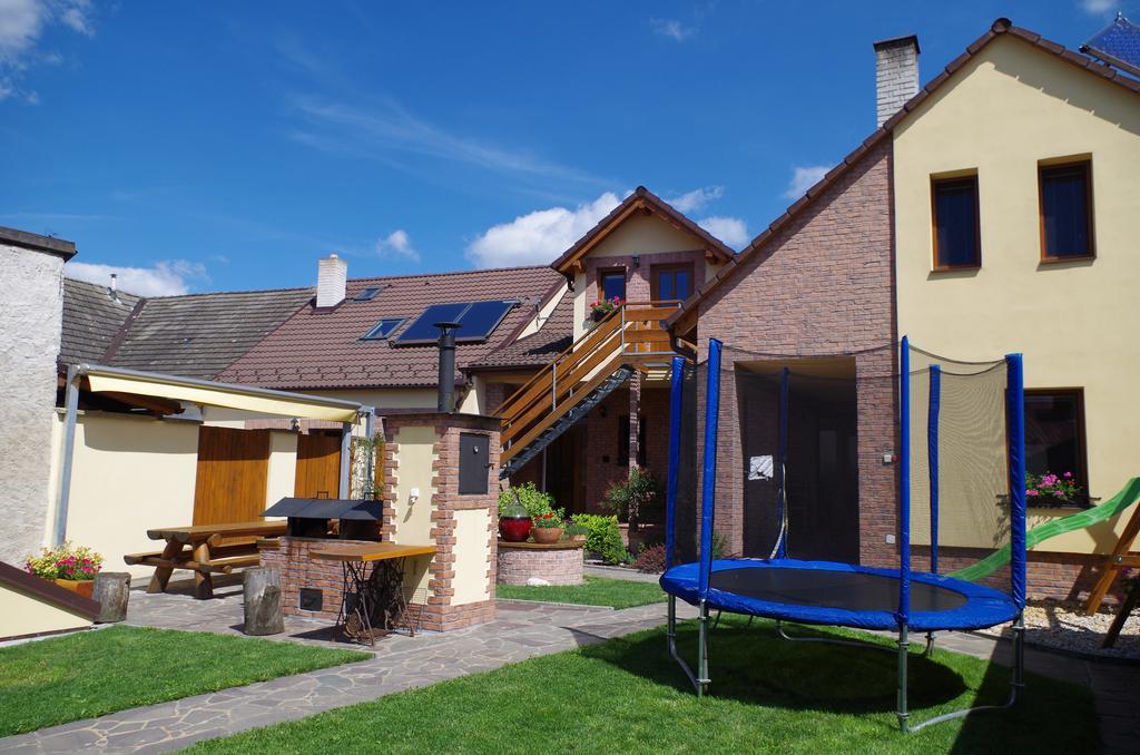 Apartment Ubytovani A Slunicko