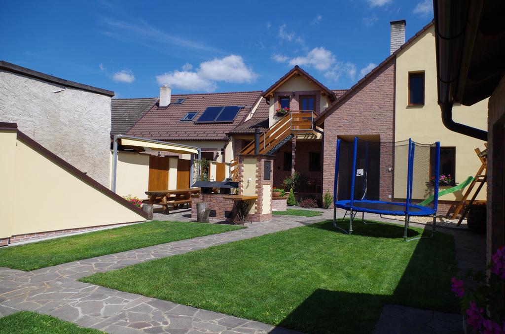 Apartment Ubytovani A Slunicko
