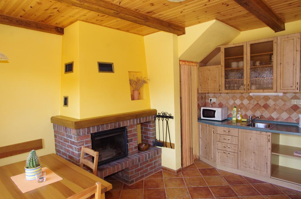 Apartment Ubytovani A Slunicko