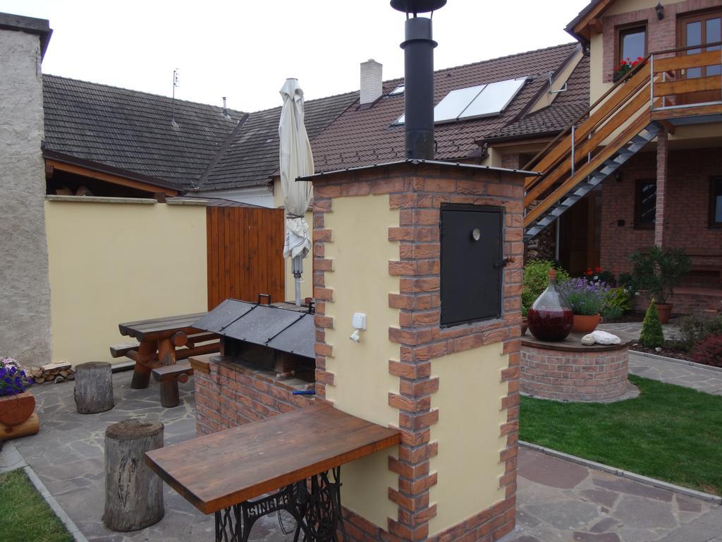 Apartment Ubytovani A Slunicko
