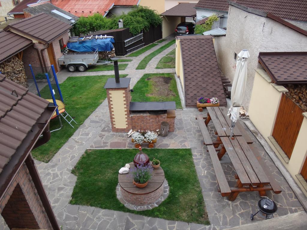 Apartment Ubytovani A Slunicko